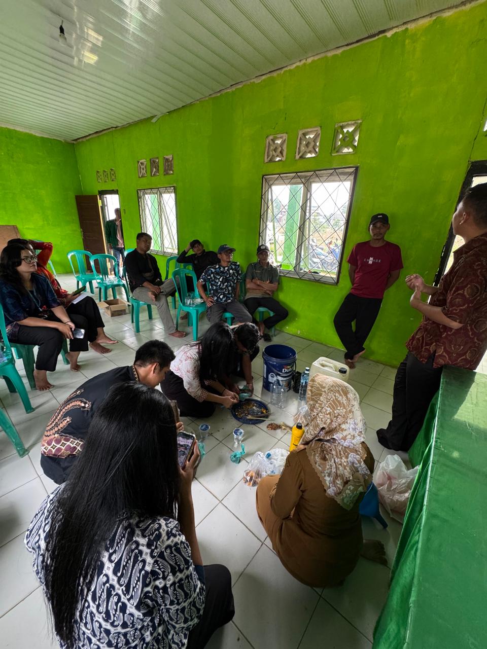 Demonstrasi Pembuatan Pupuk Organik Cair dari Urine Kambing dan Empon-Empon