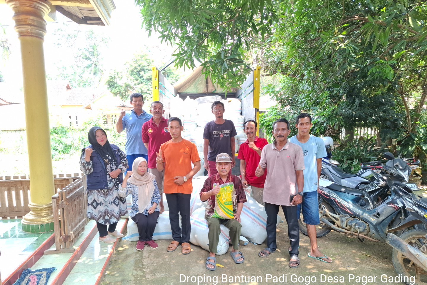 DUKUNG SWASEMBADA PANGAN DENGAN PROGRAM BANTUAN PADI GOGO DI KECAMATAN BLAMBANGAN PAGAR 