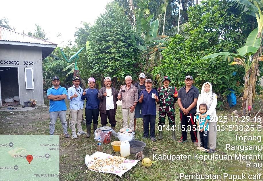 PEMBUATAN PUPUK ORGANIK CAIR (POC) DI DESA TOPANG
