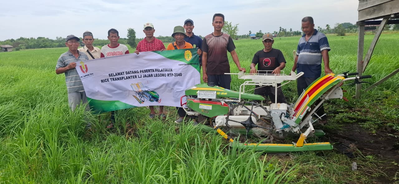 PELATIHAN RICE TRANSPLANTER LJ JAJAR LEGOWO RTP-2040: BANTUAN UNTUK BP BUNTAL JAYA DESA TELUK BUNTAL KECAMATAN TEBING TINGGI TIMUR