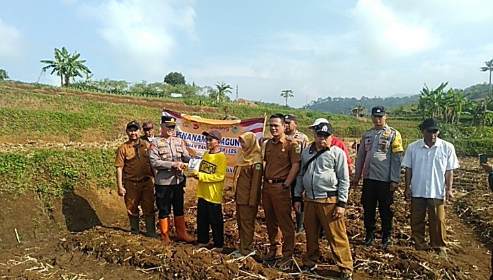 Gerakan Tanam Jagung dengan Kepolisian Kabupaten Kuningan