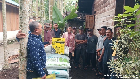 BANTUAN ALAT PERTANIAN DAN PUPUK UNTUK KELOMPOK TANI HARAPAN BARU DI DESA MEKONG KECAMATAN TEBING TINGGI BARAT KABUPATEN KEPULAUAN MERANTI