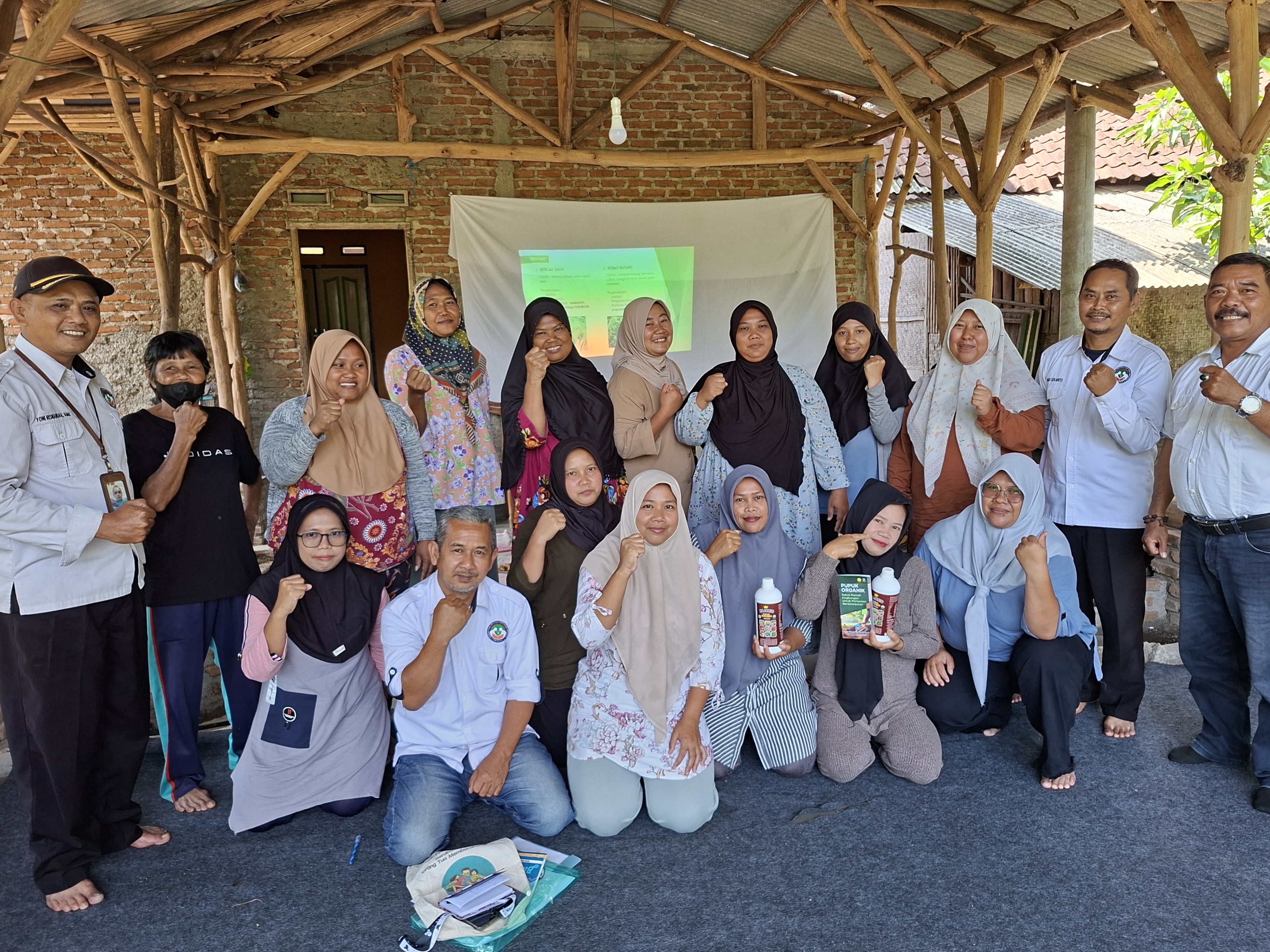 BPP Kecamatan Cibatu Laksanakan Bimbingan Teknis Harum Madu (Halaman Rumah Bermanfaat Terpadu) Di KWT Desa Sindangsuka