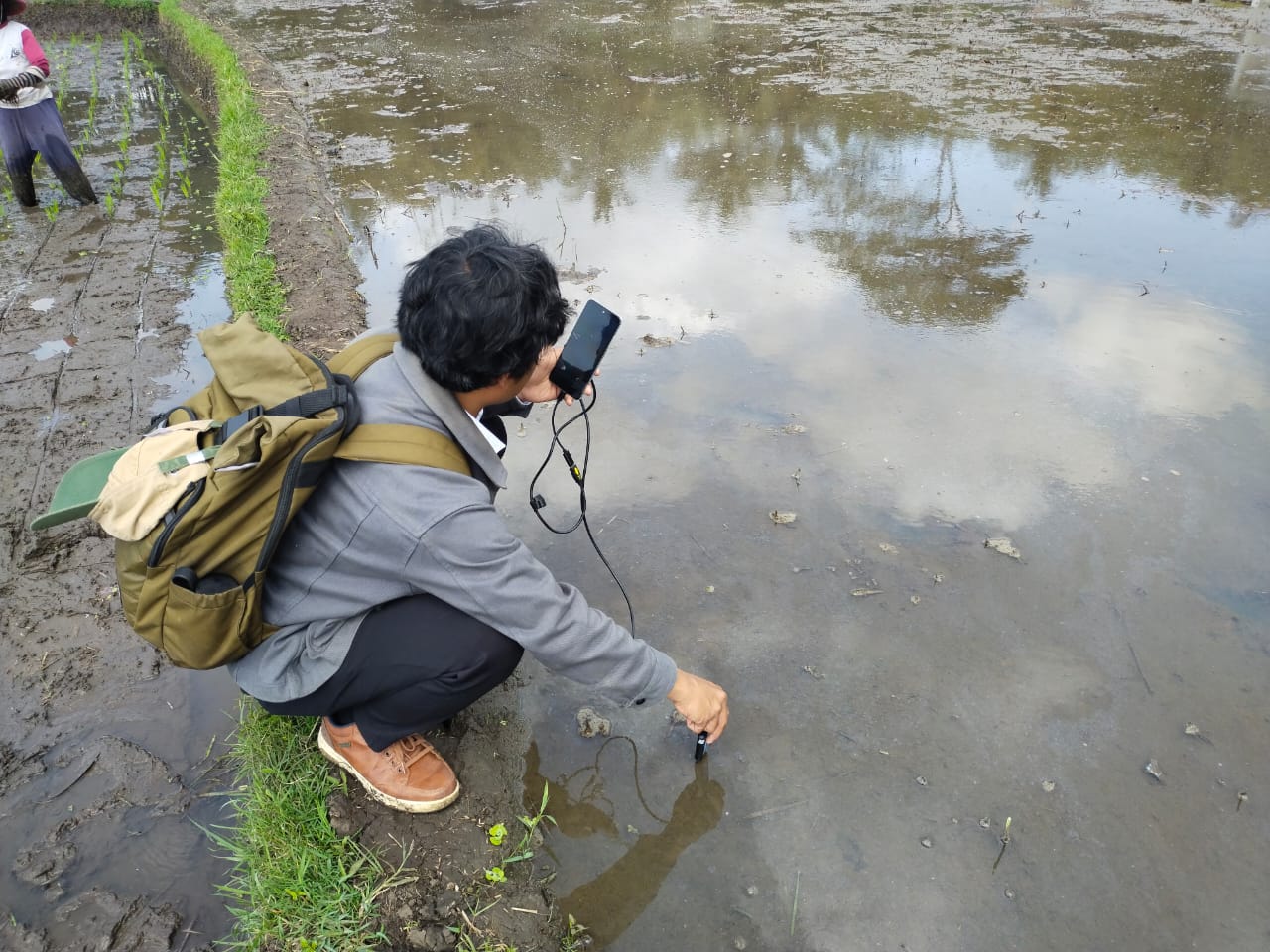 PEMUPUKAN PADI PRESISI BERBASIS SENSOR KESUBURAN TANAH TANAH