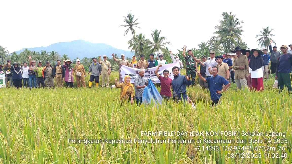Farm Field Day Padi Ramah Lingkungan BPP Pangatikan Bukti Nyata Teknologi Tingkatkan Hasil Petani