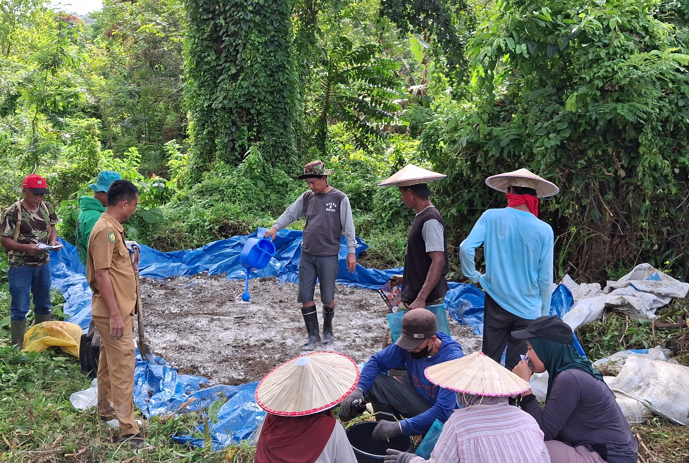 Pembuatan Pupuk Organik Kotoran Ayam Menggunakan EM4