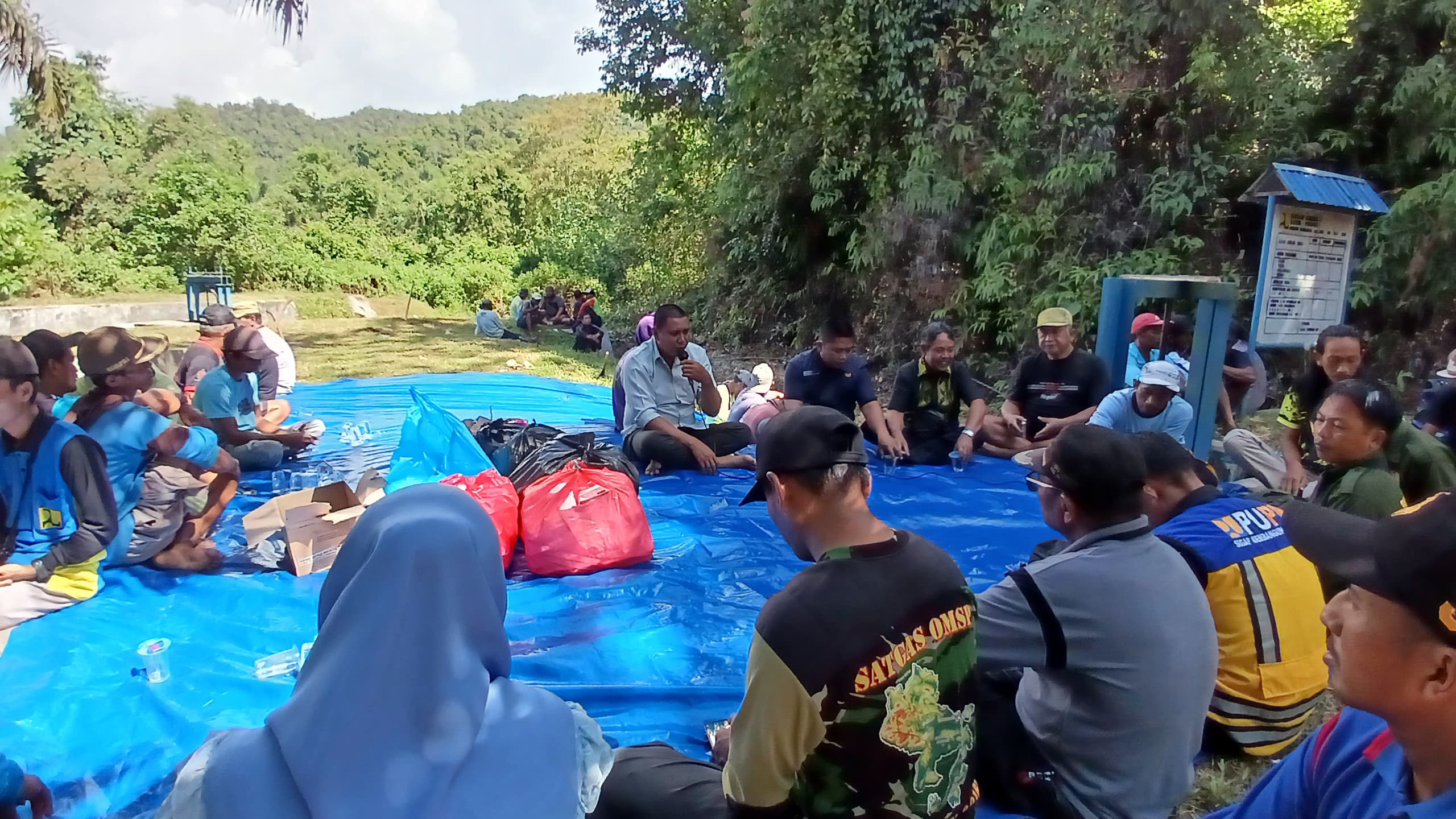 SETIAP MEMASUKI AWAL MUSIM TANAM PETANI DESA LALOPISI KECAMATAN MELUHU KABUPATEN KONAWE RUTIN MELAKUKAN KEGIATAN SEDEKAH BUMI 