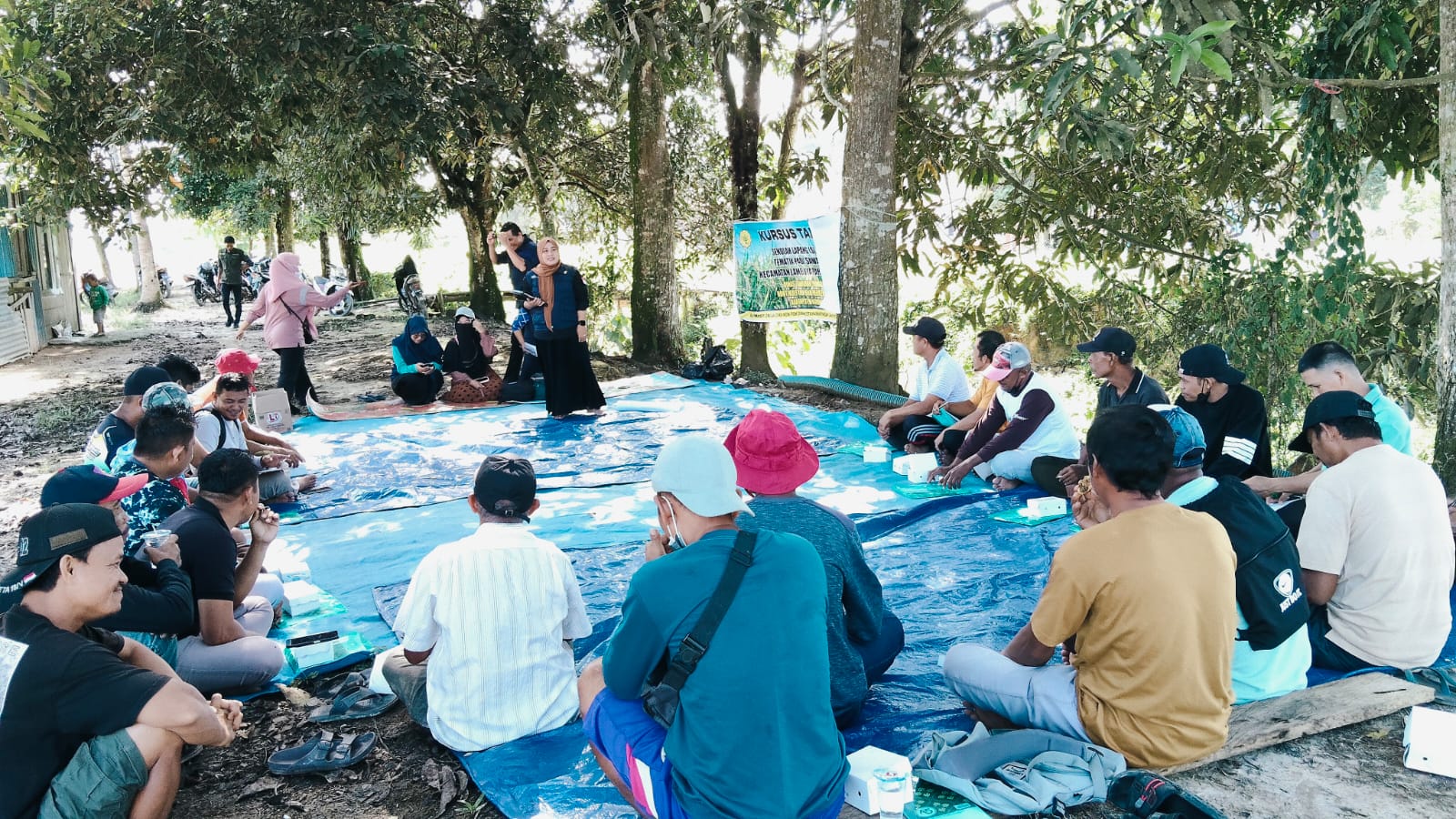 SEKOLAH LAPANG(SL) TEMATIK PADI SAWAH MENGENAI TEKNIK PENANAMAN PADI SAWAH KECAMATAN LAMBUYA