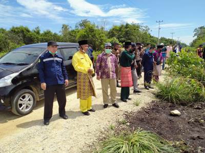 BUPATI MENINJAU LOKASI CETAK SAWAH DI DESA GEMALA SARI