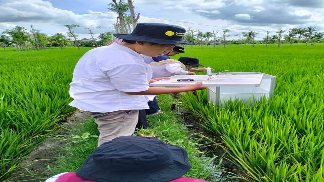 PERAN STRATEGIS PEREMPUAN DALAM KELUARGA PETANI