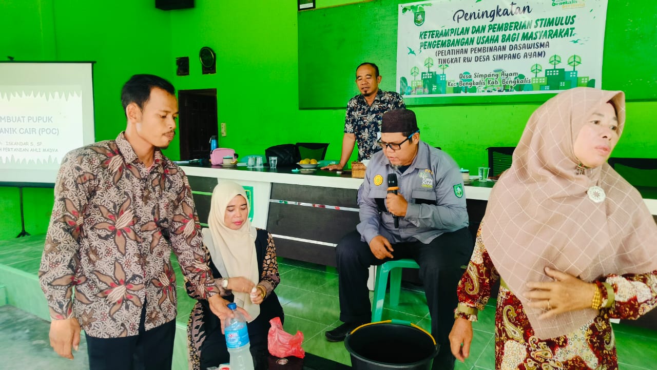 PENINGKATAN KETERAMPILAN DAN PEMBERIAN STIMULUS PENGEMBANGAN USAHA BAGI MASYARAKAT (PELATIHAN PEMBINAAN DASAWISMA TINGKAT RW DESA SIMPANG AYAM)