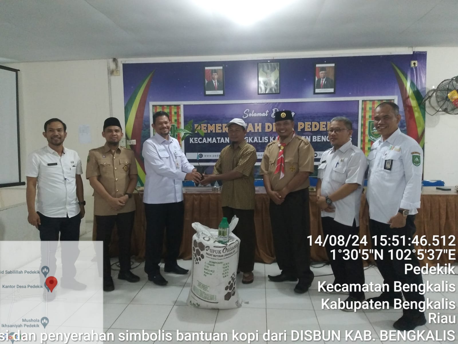 Disbun Bengkalis Serah Bantuan Bibit dan Saprodi Tanaman Kopi