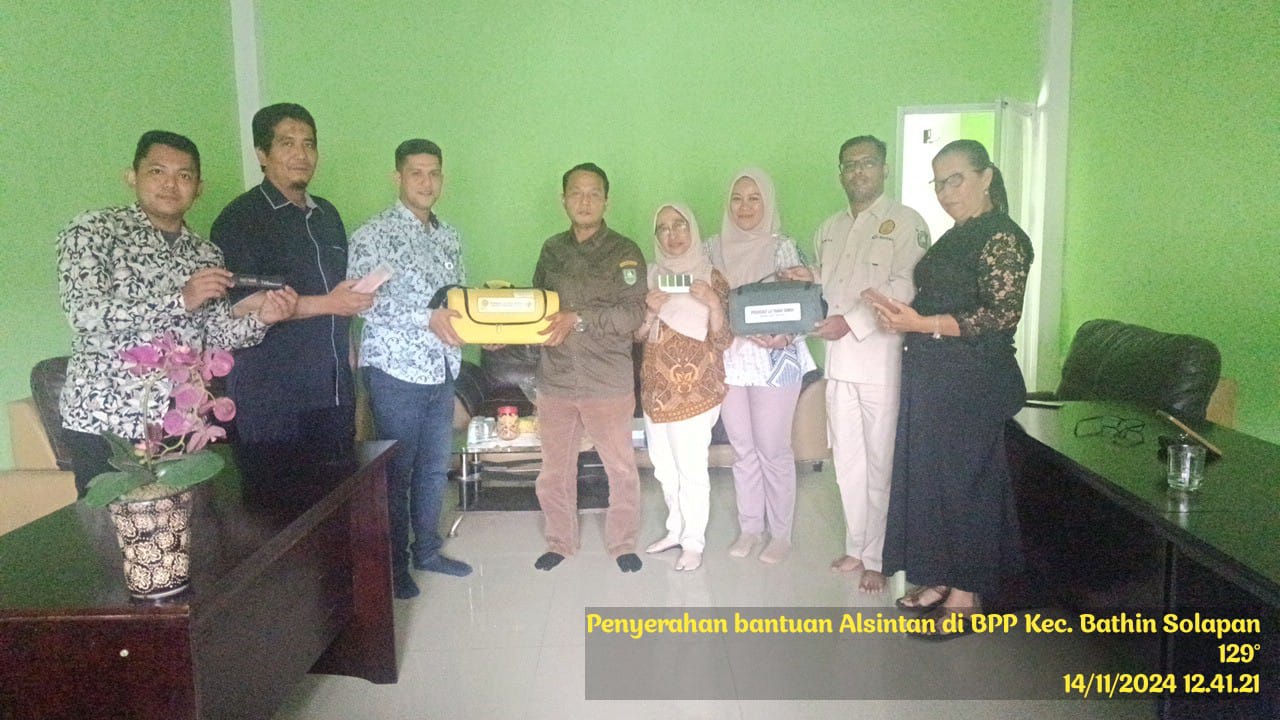 KUNJUNGAN DAN PENYERAHAN ALAT KELENGKAPAN PENYULUHAN OLEH DINAS TPHP KABUPATEN BENGKALIS KE UPT BPP KECAMATAN BATHIN SOLAPAN.