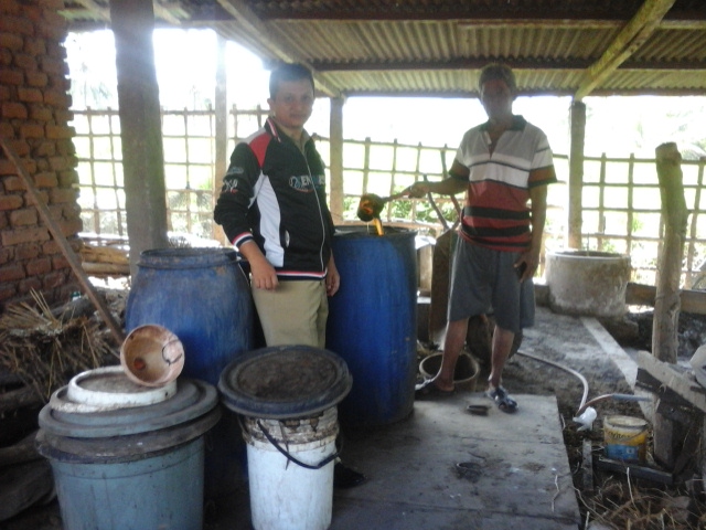 PEMANFAATAN LIMBAH BIO GAS SEBAGAI PUPUK ORGANIK CAIR (POC) BIO SLURY Desa Paringan Kec.Jenangan Kab.Ponorogo