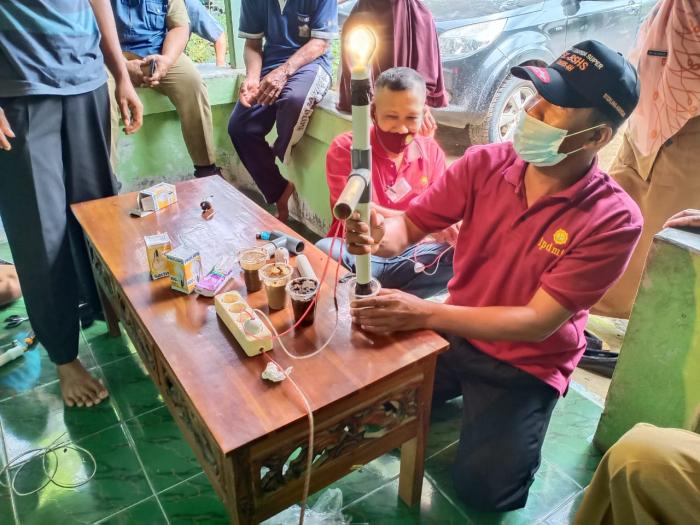 TEKNOLOGI PENDETEKSI KESUBURAN TANAH SEDERHANA