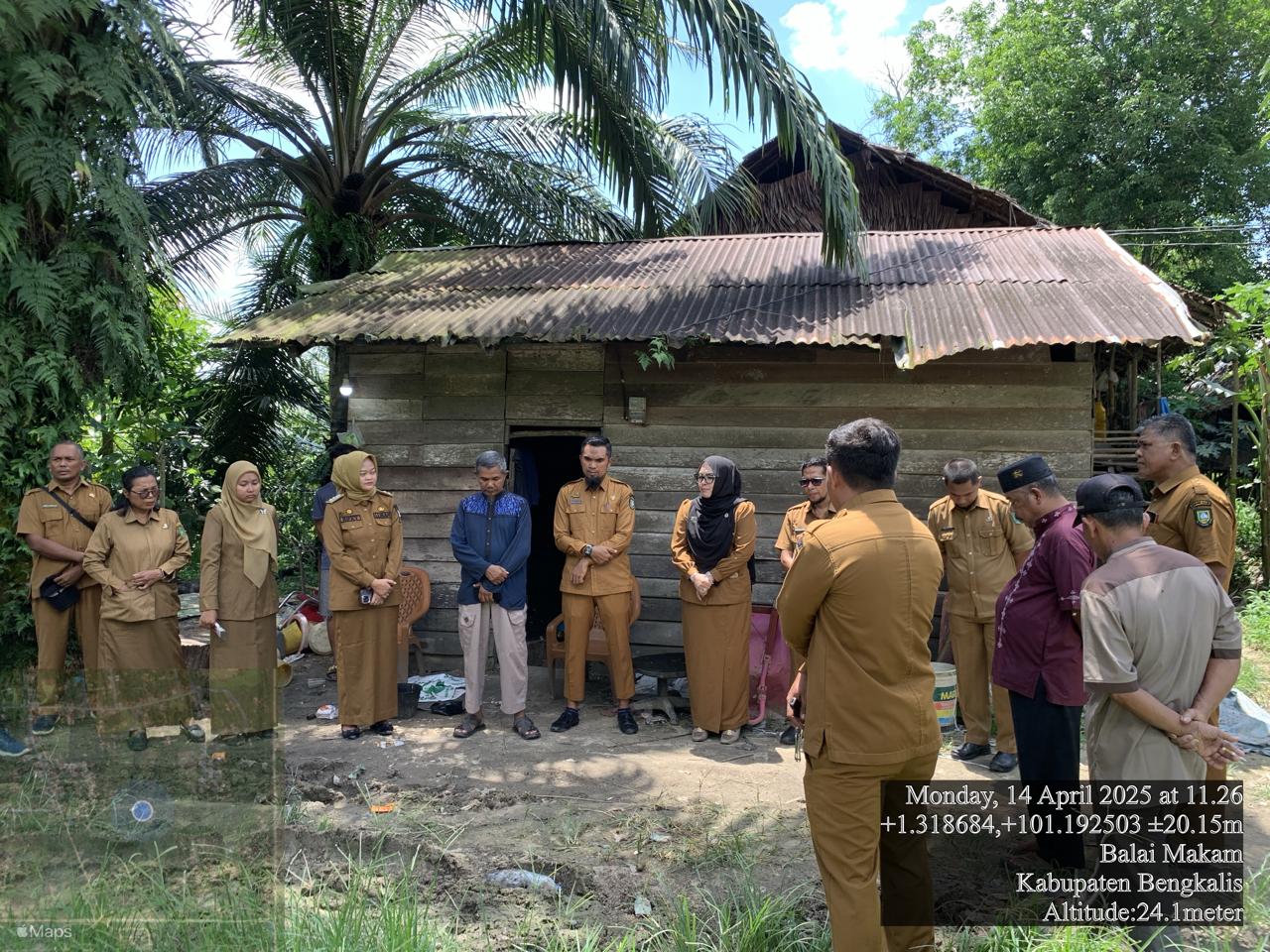 MEDIASI PERMASALAHAN SEBARAN LALAT KE PEMUKIMAN MASYARAKAT SEKITAR PETERNAKAN AYAM