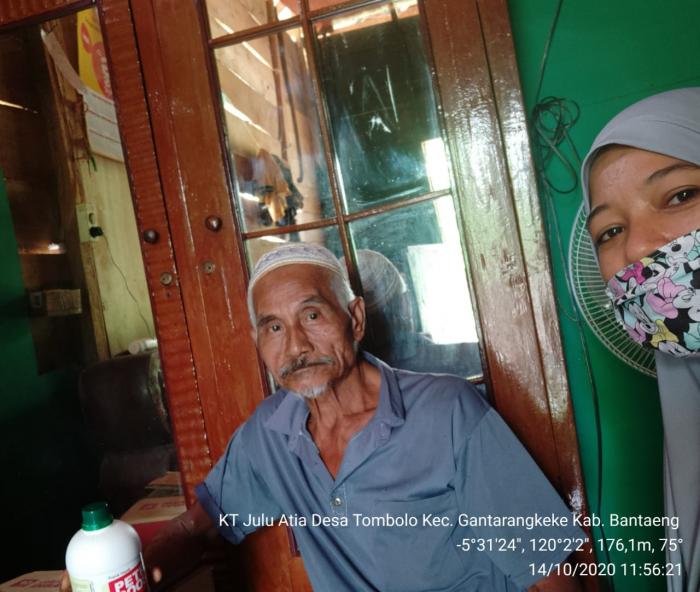 Pendampingan penyaluran paket bantuan POC pada KT Julu Atia di sekretariat KT Desa Tombolo, Kec. Gantarangkeke, Kab. Bantaeng
