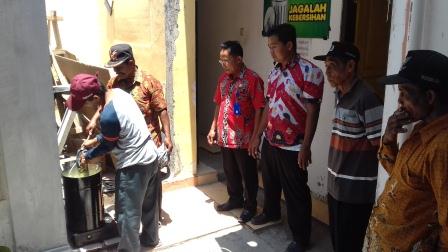 PELATIAN PEMBUATAN BUBUR KALIFORNIA/BUBUR GENERIK SEBAGAI ALTERNATIF PENGENDALIAN PENYAKIT DIPLODIA PADA TANAMAN JERUK