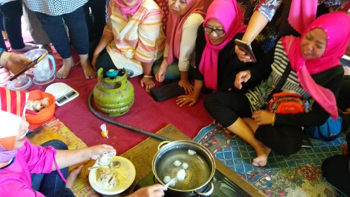 PELATIHAN OLAHAN TERNAK MEMBUAT BAKSO