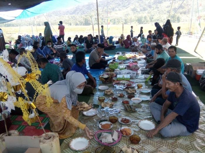 Produksi Meningkat, Petani Di Kelurahan Lamungan Batu Kecamatan Malunda Adakan Syukuran