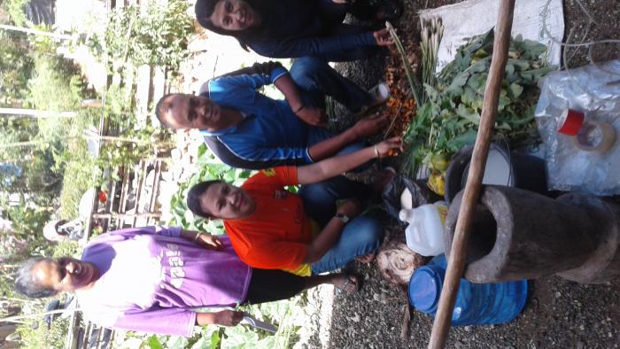 KEGIATANPEMBUATAN PUPUK ORGANIK CAIR (POC) PLUS KELURAHAN PADA EWETA Ã¢â‚¬â€œ KEC.KOTA WAIKABUBAK KAB.SUMBA BARAT KELOMPOK WANITA TANI (KWT) PAPRIKA