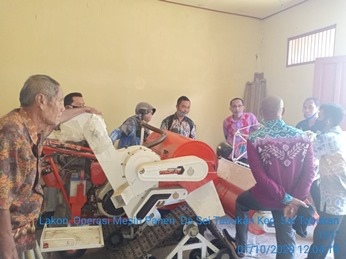 Pengenalan & Pelatihan Cara Pengoperasian Combine Harvester Tipe Tomcat CCH-790 Oleh Penyuluh Pertanian Kec. Amuntai Selatan di Kec. Sungai Tabukan Kab. HSU