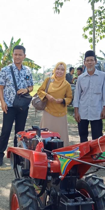 BANTUAN HAND TRAKTOR KELOMPOK TANI TANI BAROKAH DESA CANDI KECAMATAN CURUGBITUNG