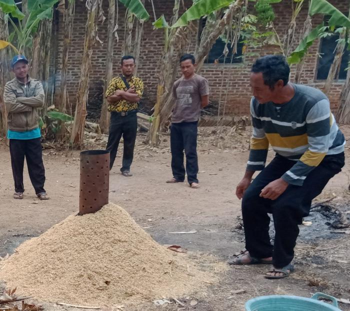 Pembuatan Sekam Arang Padi Sebagai Pupuk
