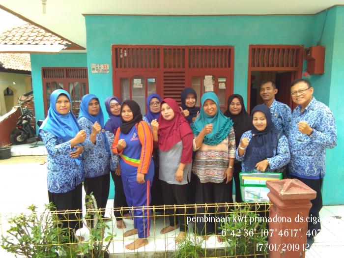 PENYULUH PERTANIAN DESA CIGADOG BEKERJASAMA DENGAN DINAS PETERNAKAN DALAM MEMBINA KWT PRIMADONA PRODUKSI TELUR ASIN