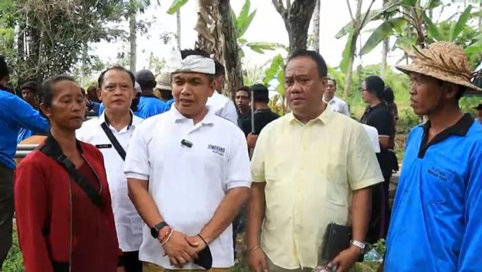 Pemantauan Hibah Ternak Bibit Sapi Dan Ayam Petelor Oleh Wakil Bupati Jembrana