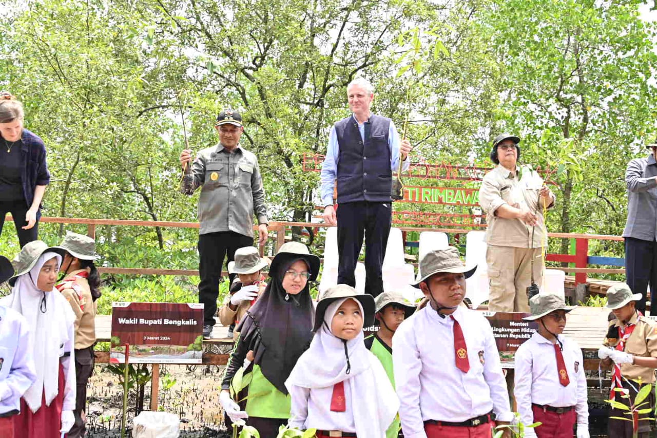 BPP Bukit Batu Mengikuti Acara Penanaman Pohon Serentak Se-Indonesia