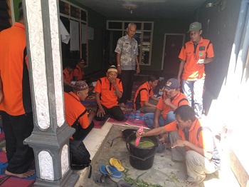 Pemanfaatan Daun Kenikir Dan Daun Mimba Sebagai Pestisida Nabati Di Kecamatan Kedopok