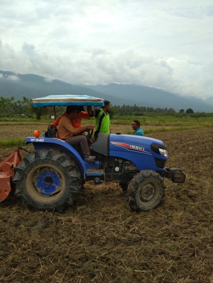 Manfaat  Alsintan Dalam Meningkatkan Kesejahteraan Petani